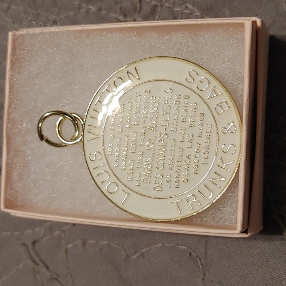 Louis Vuitton lock & key # 321 with trunks & bag charm - Picture 2 of 8